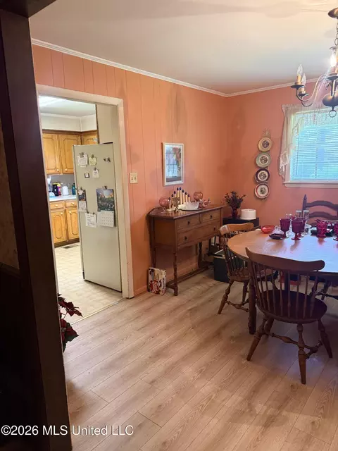 Dining - 513 Charles St, Brookhaven, MS 39601 photo 2 of 2