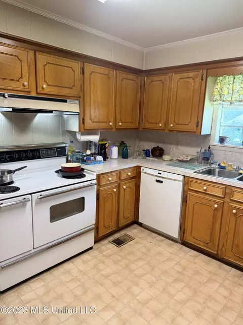 Kitchen - 513 Charles St, Brookhaven, MS 39601 photo 1 of 3