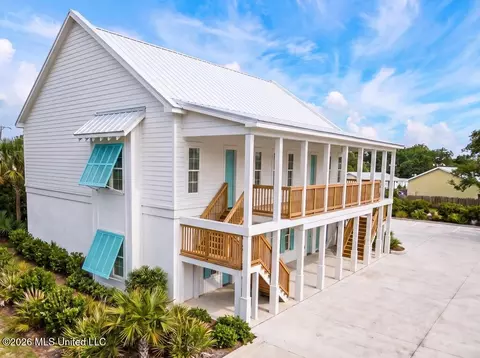 507 Main St #2, Bay Saint Louis, MS 39520