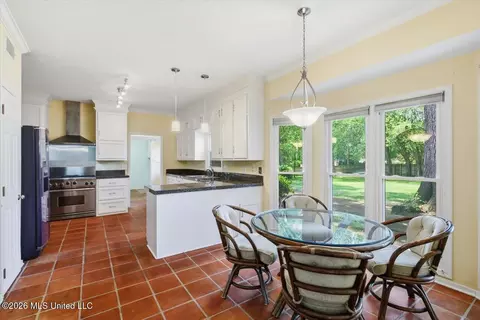 Kitchen - 15 S Crownpointe Dr, Jackson, MS 39211 photo 4 of 4
