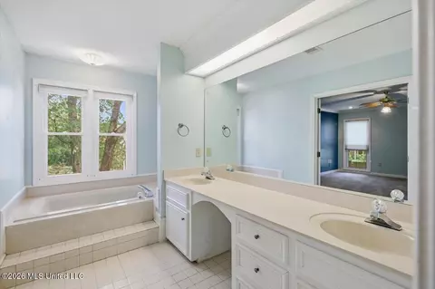 Bath - 15 S Crownpointe Dr, Jackson, MS 39211 photo 3 of 7