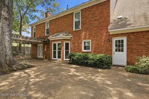Exterior - 15 S Crownpointe Dr, Jackson, MS 39211 photo 5 of 10