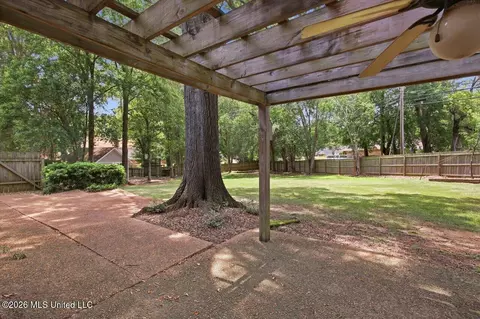 Exterior - 15 S Crownpointe Dr, Jackson, MS 39211 photo 7 of 10