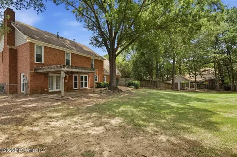 Exterior - 15 S Crownpointe Dr, Jackson, MS 39211 photo 8 of 10