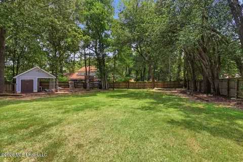 Exterior - 15 S Crownpointe Dr, Jackson, MS 39211 photo 9 of 10