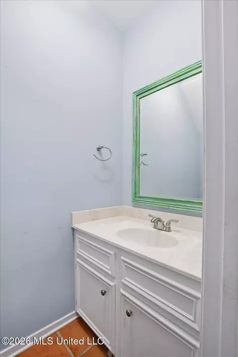 Bath - 15 S Crownpointe Dr, Jackson, MS 39211 photo 1 of 7