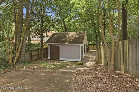 Exterior - 15 S Crownpointe Dr, Jackson, MS 39211 photo 10 of 10