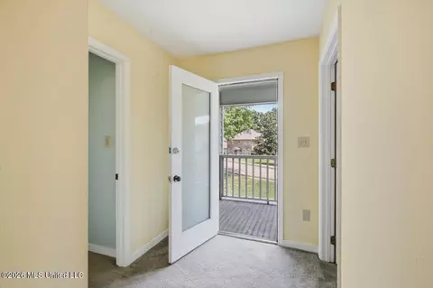Entry Way - 15 S Crownpointe Dr, Jackson, MS 39211 photo 2 of 2
