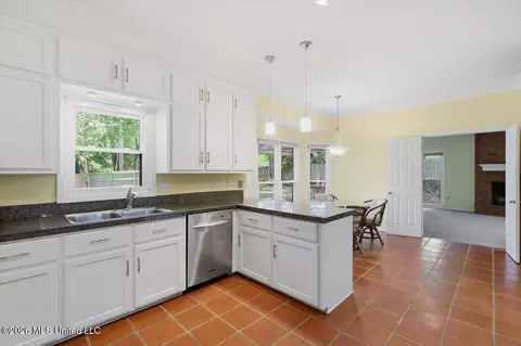 Kitchen - 15 S Crownpointe Dr, Jackson, MS 39211 photo 1 of 4