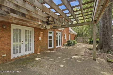 Exterior - 15 S Crownpointe Dr, Jackson, MS 39211 photo 6 of 10