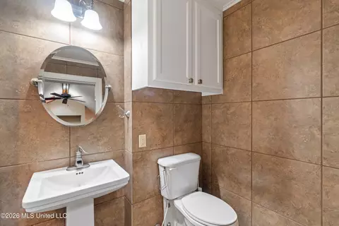 Bath - 7912 Us 98 # -A, Summit, MS 39666 photo 4 of 5