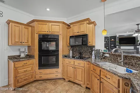 Kitchen - 3169 Bridge Moore Dr, Nesbit, MS 38651 photo 2 of 3