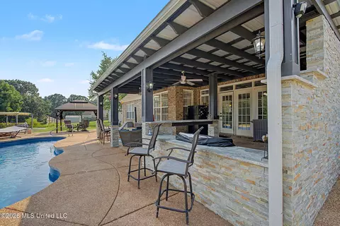 Exterior - 3169 Bridge Moore Dr, Nesbit, MS 38651 photo 3 of 10