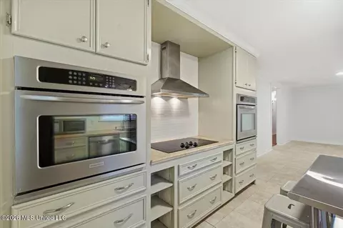 Kitchen - 119 Pimlico Pl, Jackson, MS 39211 photo 3 of 5