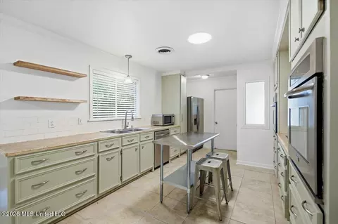 Kitchen - 119 Pimlico Pl, Jackson, MS 39211 photo 1 of 5