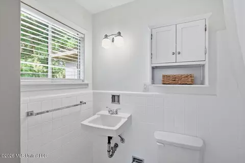 Bath - 119 Pimlico Pl, Jackson, MS 39211 photo 2 of 3