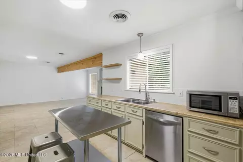Kitchen - 119 Pimlico Pl, Jackson, MS 39211 photo 4 of 5