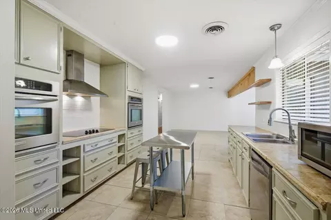 Kitchen - 119 Pimlico Pl, Jackson, MS 39211 photo 5 of 5