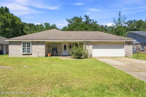 1325 S 10th St, Ocean Springs, MS 39564