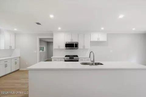 Kitchen - 4330 Manhassett Dr, Jackson, MS 39211 photo 3 of 3