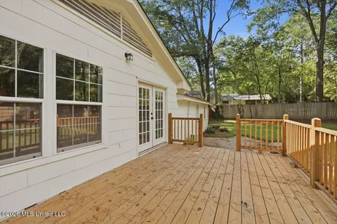 Exterior - 4330 Manhassett Dr, Jackson, MS 39211 photo 2 of 8