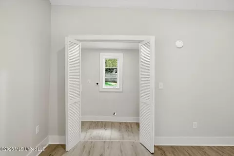 Entry Way - 4330 Manhassett Dr, Jackson, MS 39211 photo 2 of 4