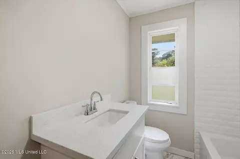 Bath - 4330 Manhassett Dr, Jackson, MS 39211 photo 3 of 4