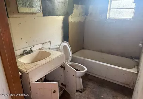 Bath - 453 Main St, Canton, MS 39046 photo 1 of 2