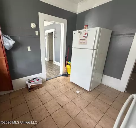 Kitchen - 807 Evergreen Ave, Jackson, MS 39204 photo 1 of 1