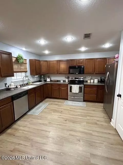 Kitchen - 9534 Lono Pl, Diamondhead, MS 39525 photo 1 of 1