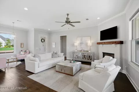 Living - 105 Shore View Dr, Madison, MS 39110 photo 2 of 2