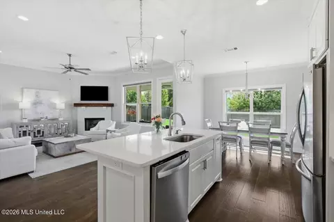 Kitchen - 105 Shore View Dr, Madison, MS 39110 photo 3 of 3