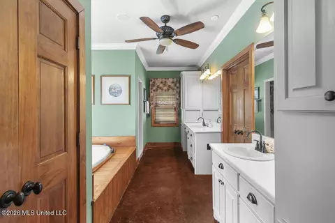 Bath - 130 Pine Lake Cv, Flora, MS 39071 photo 1 of 6