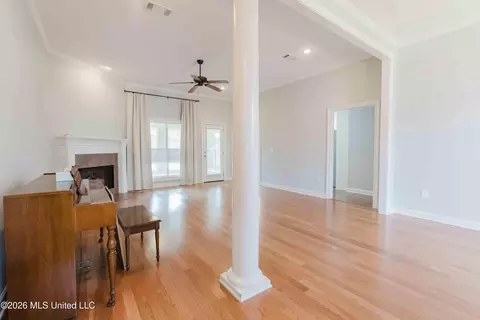 Living - 120 Susan Ln, Brandon, MS 39042 photo 1 of 3
