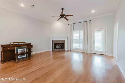 Living - 120 Susan Ln, Brandon, MS 39042 photo 2 of 3