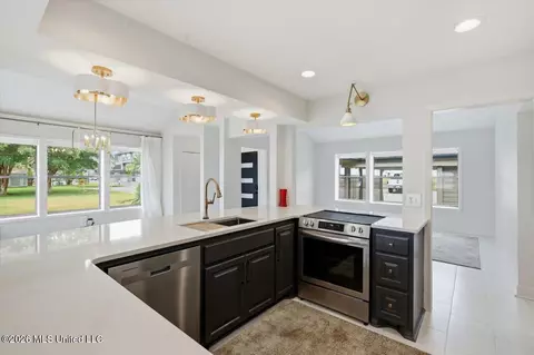 Kitchen - 57 Breakers Ln, Ridgeland, MS 39157 photo 3 of 5