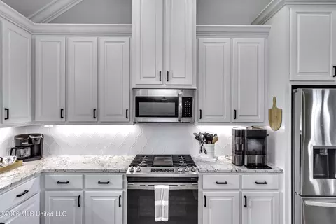 Kitchen - 129 Camden Pointe Pointe, Madison, MS 39110 photo 7 of 9