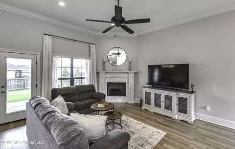 Living - 129 Camden Pointe Pointe, Madison, MS 39110 photo 2 of 3