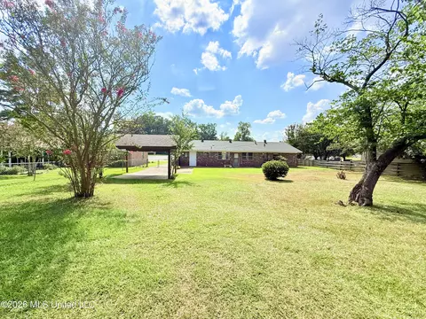 Exterior - 1584 Vance Rd, Grenada, MS 38901 photo 5 of 8