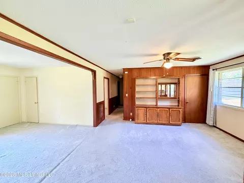 Living - 1584 Vance Rd, Grenada, MS 38901 photo 2 of 2