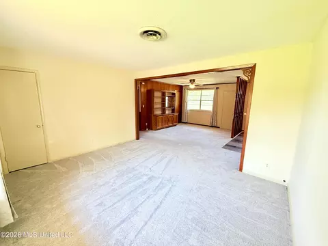 Living - 1584 Vance Rd, Grenada, MS 38901 photo 1 of 2