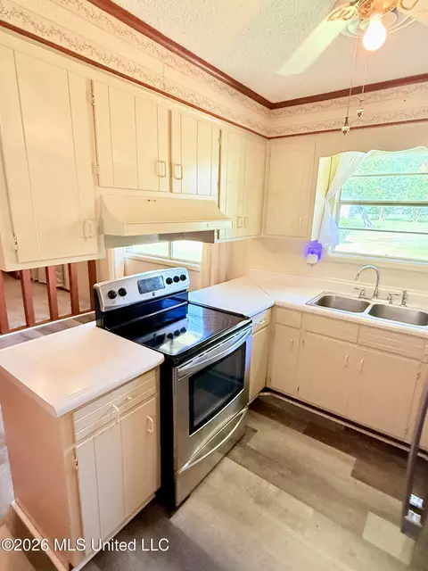 Kitchen - 1584 Vance Rd, Grenada, MS 38901 photo 1 of 2