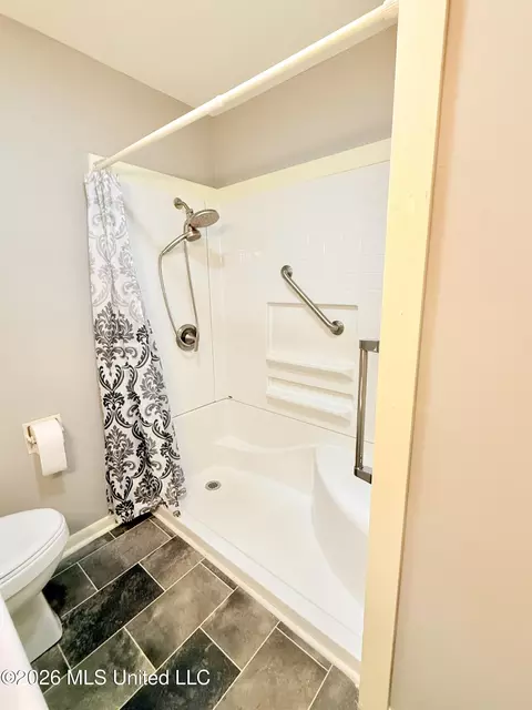 Bath - 1584 Vance Rd, Grenada, MS 38901 photo 2 of 3