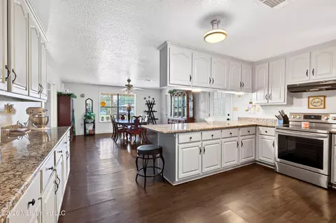 Kitchen - 13163 Us-98, Lucedale, MS 39452 photo 6 of 6