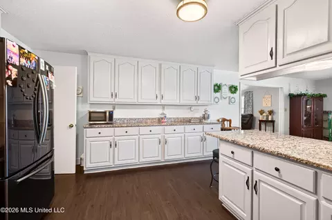 Kitchen - 13163 Us-98, Lucedale, MS 39452 photo 5 of 6