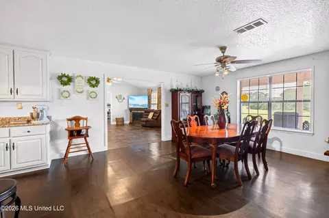 Dining - 13163 Us-98, Lucedale, MS 39452 photo 2 of 3