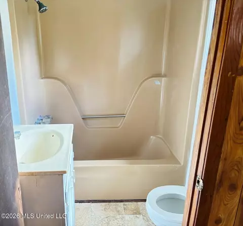 Bath - 406 S Washington St, Brookhaven, MS 39601 photo 4 of 4