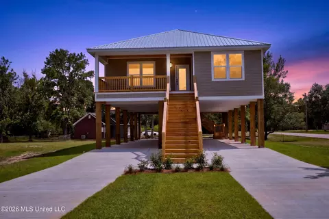Exterior - 10113 Bald Eagle Dr, Biloxi, MS 39532 photo 3 of 9