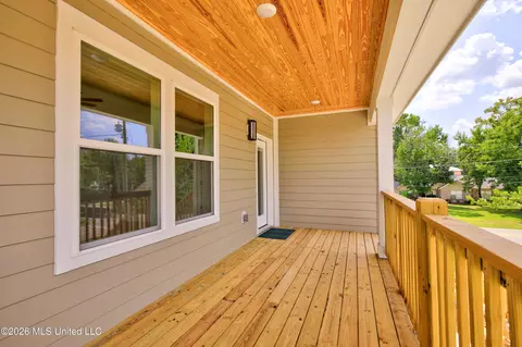 Exterior - 10113 Bald Eagle Dr, Biloxi, MS 39532 photo 4 of 9