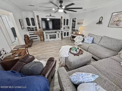 Living - 155 Homochitto St, Natchez, MS 39120 photo 1 of 2